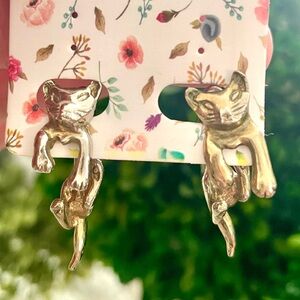 Vintage Hanging Cat Dangle Earrings